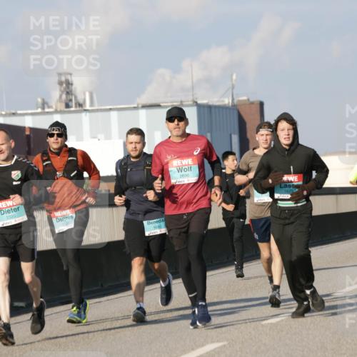 03.10.2025 - Köhlbrandbrückenlauf Jannik Wohlers http://msf.ph/oto/9077792 03.10.2025 09:52:38 Position 3 3320, 1126, 1680, 2696, 1673 meine-sportfotos.de