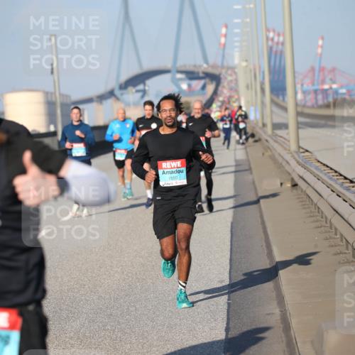 03.10.2025 - Köhlbrandbrückenlauf Jannik Wohlers http://msf.ph/oto/9077803 03.10.2025 09:44:46 Position 3 1550 meine-sportfotos.de
