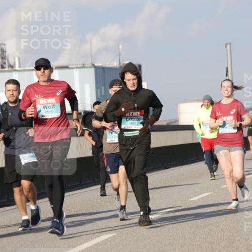 03.10.2025 - Köhlbrandbrückenlauf Jannik Wohlers http://msf.ph/oto/9077815 03.10.2025 09:52:39 Position 3 1125, 1680, 2696, 1673, 1722, 1410 meine-sportfotos.de