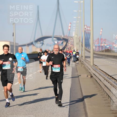 03.10.2025 - Köhlbrandbrückenlauf Jannik Wohlers http://msf.ph/oto/9077834 03.10.2025 09:44:50 Position 3 2811, 3183, 5, 3211 meine-sportfotos.de