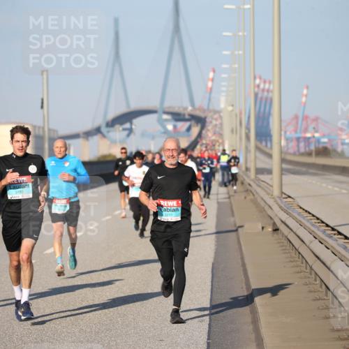 03.10.2025 - Köhlbrandbrückenlauf Jannik Wohlers http://msf.ph/oto/9077837 03.10.2025 09:44:51 Position 3 3183, 2811, 3211 meine-sportfotos.de