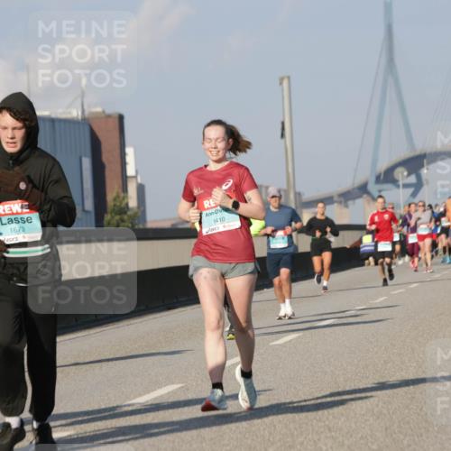 03.10.2025 - Köhlbrandbrückenlauf Jannik Wohlers http://msf.ph/oto/9077838 03.10.2025 09:52:40 Position 3 1722, 1673, 1410 meine-sportfotos.de