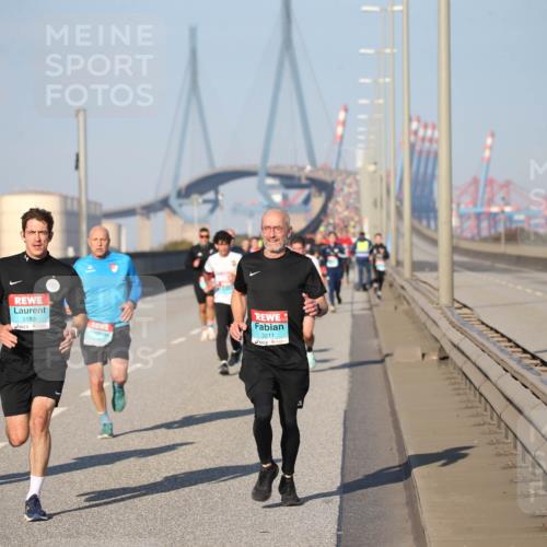 03.10.2025 - Köhlbrandbrückenlauf Jannik Wohlers http://msf.ph/oto/9077848 03.10.2025 09:44:51 Position 3 2811, 3183, 3211 meine-sportfotos.de