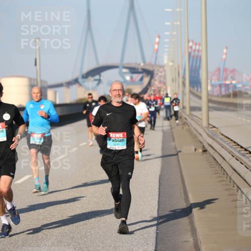 03.10.2025 - Köhlbrandbrückenlauf Jannik Wohlers http://msf.ph/oto/9077861 03.10.2025 09:44:51 Position 3 2811, 3183, 3211 meine-sportfotos.de