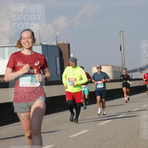 03.10.2025 - Köhlbrandbrückenlauf Jannik Wohlers http://msf.ph/oto/9077889 03.10.2025 09:52:42 Position 3 1410, 2733 meine-sportfotos.de