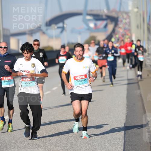 03.10.2025 - Köhlbrandbrückenlauf Jannik Wohlers http://msf.ph/oto/9077909 03.10.2025 09:44:55 Position 3 2820, 24, 1112, 3338 meine-sportfotos.de
