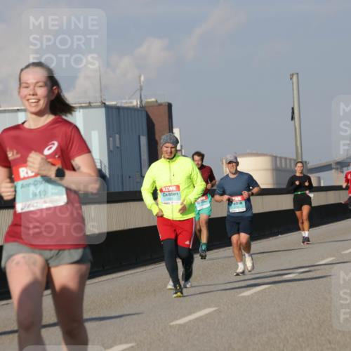 03.10.2025 - Köhlbrandbrückenlauf Jannik Wohlers http://msf.ph/oto/9077914 03.10.2025 09:52:42 Position 3 1410 meine-sportfotos.de