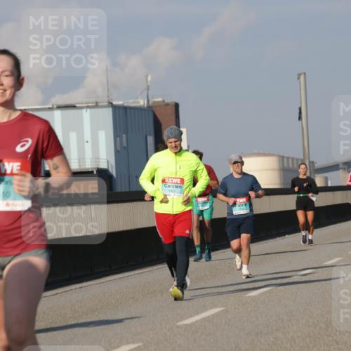 03.10.2025 - Köhlbrandbrückenlauf Jannik Wohlers http://msf.ph/oto/9077935 03.10.2025 09:52:43 Position 3 1410, 1451 meine-sportfotos.de
