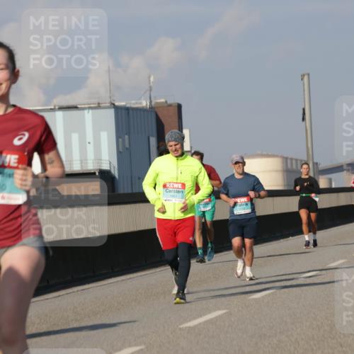 03.10.2025 - Köhlbrandbrückenlauf Jannik Wohlers http://msf.ph/oto/9077942 03.10.2025 09:52:43 Position 3 1410, 1451 meine-sportfotos.de