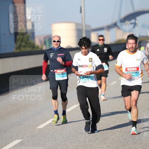 03.10.2025 - Köhlbrandbrückenlauf Jannik Wohlers http://msf.ph/oto/9077943 03.10.2025 09:44:56 Position 3 2820, 1112, 88 meine-sportfotos.de
