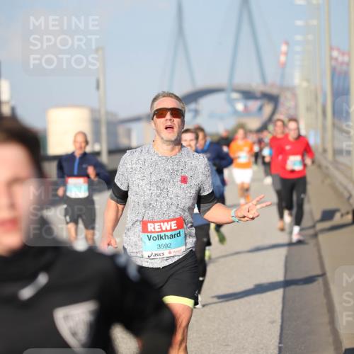 03.10.2025 - Köhlbrandbrückenlauf Jannik Wohlers http://msf.ph/oto/9078090 03.10.2025 09:45:12 Position 3 3592 meine-sportfotos.de