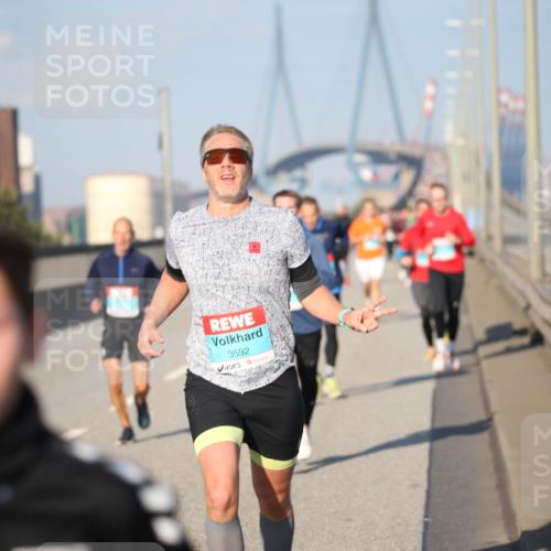 03.10.2025 - Köhlbrandbrückenlauf Jannik Wohlers http://msf.ph/oto/9078104 03.10.2025 09:45:12 Position 3 3592 meine-sportfotos.de
