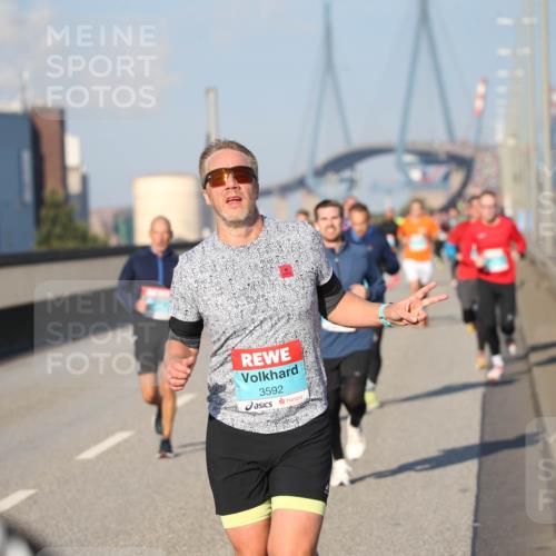 03.10.2025 - Köhlbrandbrückenlauf Jannik Wohlers http://msf.ph/oto/9078118 03.10.2025 09:45:12 Position 3 3592 meine-sportfotos.de