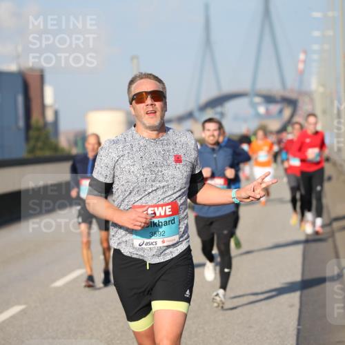03.10.2025 - Köhlbrandbrückenlauf Jannik Wohlers http://msf.ph/oto/9078126 03.10.2025 09:45:12 Position 3 10, 3592 meine-sportfotos.de