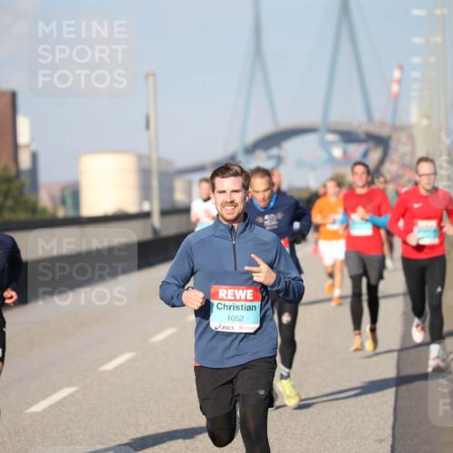 03.10.2025 - Köhlbrandbrückenlauf Jannik Wohlers http://msf.ph/oto/9078144 03.10.2025 09:45:14 Position 3 1102, 1052 meine-sportfotos.de