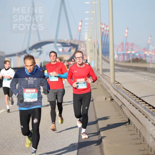 03.10.2025 - Köhlbrandbrückenlauf Jannik Wohlers http://msf.ph/oto/9078175 03.10.2025 09:45:15 Position 3 50, 3836, 3518, 1107, 6 meine-sportfotos.de