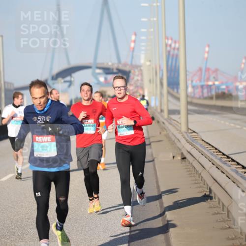 03.10.2025 - Köhlbrandbrückenlauf Jannik Wohlers http://msf.ph/oto/9078183 03.10.2025 09:45:16 Position 3 9504, 3836, 3518, 1107 meine-sportfotos.de