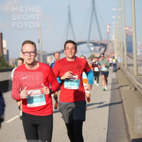 03.10.2025 - Köhlbrandbrückenlauf Jannik Wohlers http://msf.ph/oto/9078199 03.10.2025 09:45:19 Position 3 107, 3518 meine-sportfotos.de