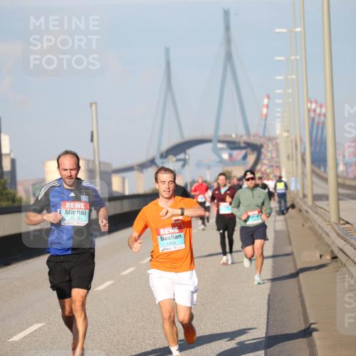 03.10.2025 - Köhlbrandbrückenlauf Jannik Wohlers http://msf.ph/oto/9078256 03.10.2025 09:45:22 Position 3 3155, 1215, 1423 meine-sportfotos.de