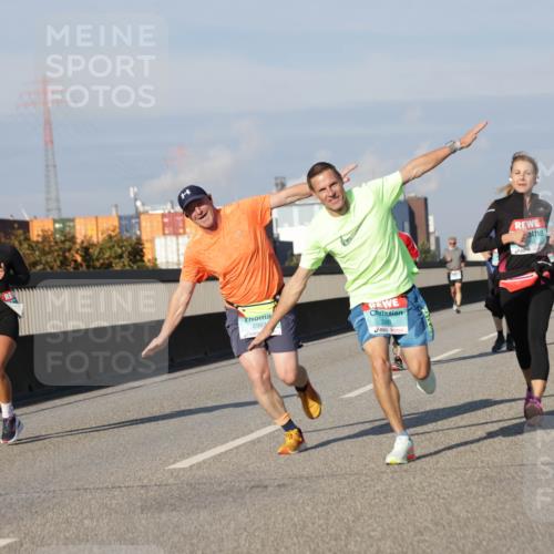 03.10.2025 - Köhlbrandbrückenlauf Jannik Wohlers http://msf.ph/oto/9078274 03.10.2025 09:52:55 Position 3 2983, 2981 meine-sportfotos.de