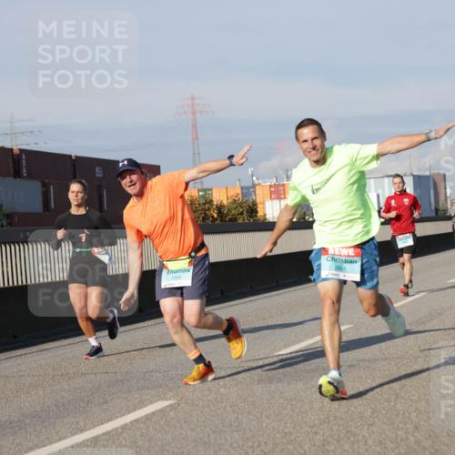 03.10.2025 - Köhlbrandbrückenlauf Jannik Wohlers http://msf.ph/oto/9078323 03.10.2025 09:52:56 Position 3 2983, 2981 meine-sportfotos.de