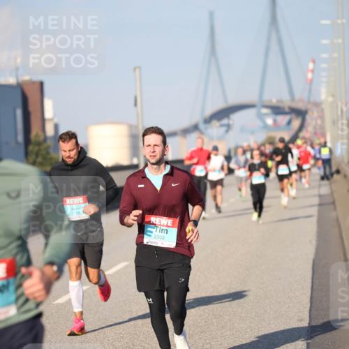 03.10.2025 - Köhlbrandbrückenlauf Jannik Wohlers http://msf.ph/oto/9078375 03.10.2025 09:45:29 Position 3 1143, 3718, 2302, 17 meine-sportfotos.de