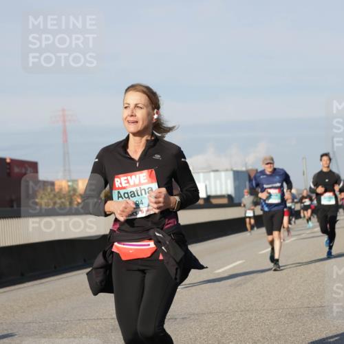 03.10.2025 - Köhlbrandbrückenlauf Jannik Wohlers http://msf.ph/oto/9078400 03.10.2025 09:52:58 Position 3 94 meine-sportfotos.de