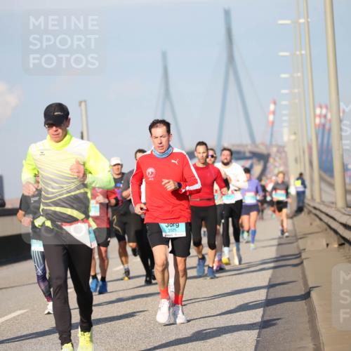 03.10.2025 - Köhlbrandbrückenlauf Jannik Wohlers http://msf.ph/oto/9078530 03.10.2025 09:45:49 Position 3 1067, 3525 meine-sportfotos.de