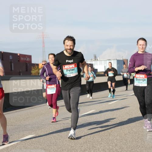 03.10.2025 - Köhlbrandbrückenlauf Jannik Wohlers http://msf.ph/oto/9078677 03.10.2025 09:53:05 Position 3 2731, 1336, 2734 meine-sportfotos.de