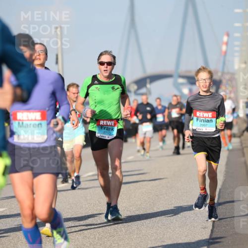 03.10.2025 - Köhlbrandbrückenlauf Jannik Wohlers http://msf.ph/oto/9078691 03.10.2025 09:45:59 Position 3 2710, 2997 meine-sportfotos.de