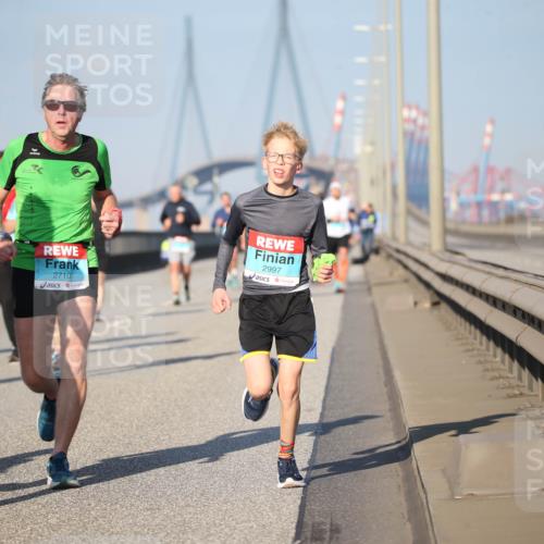 03.10.2025 - Köhlbrandbrückenlauf Jannik Wohlers http://msf.ph/oto/9078716 03.10.2025 09:46:01 Position 3 1087, 2710, 2997 meine-sportfotos.de