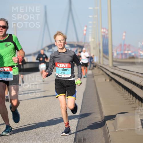 03.10.2025 - Köhlbrandbrückenlauf Jannik Wohlers http://msf.ph/oto/9078741 03.10.2025 09:46:02 Position 3 2710, 2997 meine-sportfotos.de
