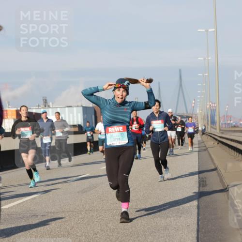 03.10.2025 - Köhlbrandbrückenlauf Jannik Wohlers http://msf.ph/oto/9078785 03.10.2025 09:53:07 Position 3 3778 meine-sportfotos.de