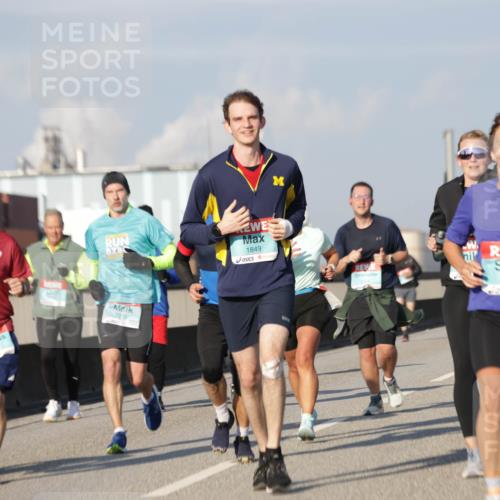 03.10.2025 - Köhlbrandbrückenlauf Jannik Wohlers http://msf.ph/oto/9079074 03.10.2025 09:53:15 Position 3 1532, 2776, 1849, 2877 meine-sportfotos.de