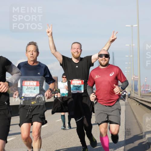 03.10.2025 - Köhlbrandbrückenlauf Jannik Wohlers http://msf.ph/oto/9079346 03.10.2025 09:53:21 Position 3 150, 1335, 1739, 2793 meine-sportfotos.de