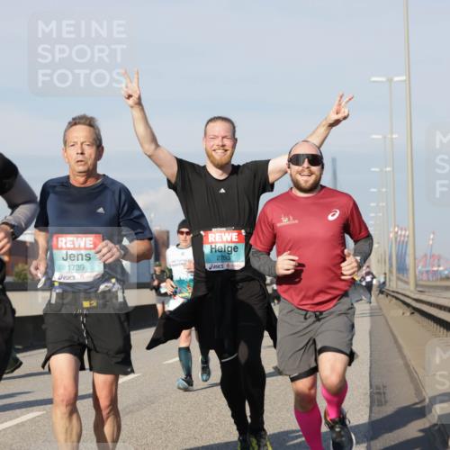 03.10.2025 - Köhlbrandbrückenlauf Jannik Wohlers http://msf.ph/oto/9079352 03.10.2025 09:53:21 Position 3 1335, 1739, 2793 meine-sportfotos.de