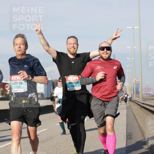 03.10.2025 - Köhlbrandbrückenlauf Jannik Wohlers http://msf.ph/oto/9079362 03.10.2025 09:53:21 Position 3 1335, 1739, 2793 meine-sportfotos.de