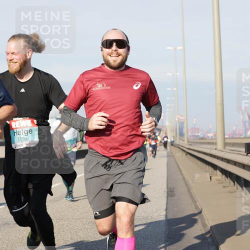 03.10.2025 - Köhlbrandbrückenlauf Jannik Wohlers http://msf.ph/oto/9079406 03.10.2025 09:53:22 Position 3 1739, 2793 meine-sportfotos.de