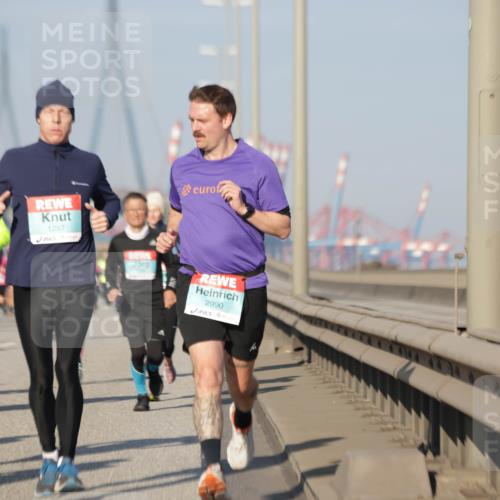 03.10.2025 - Köhlbrandbrückenlauf Jannik Wohlers http://msf.ph/oto/9079857 03.10.2025 09:53:41 Position 3 2942, 1257, 2990 meine-sportfotos.de