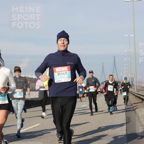 03.10.2025 - Köhlbrandbrückenlauf Jannik Wohlers http://msf.ph/oto/9080001 03.10.2025 09:53:45 Position 3 1203, 1257 meine-sportfotos.de