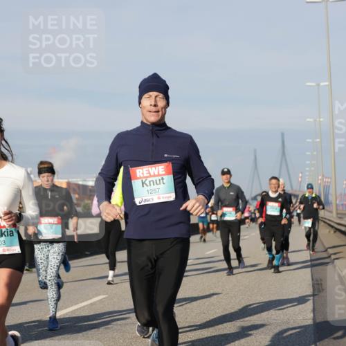 03.10.2025 - Köhlbrandbrückenlauf Jannik Wohlers http://msf.ph/oto/9080005 03.10.2025 09:53:45 Position 3 1203, 1257 meine-sportfotos.de