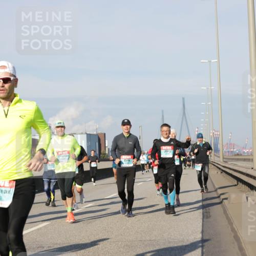03.10.2025 - Köhlbrandbrückenlauf Jannik Wohlers http://msf.ph/oto/9080031 03.10.2025 09:53:46 Position 3 2842, 1409, 2730 meine-sportfotos.de