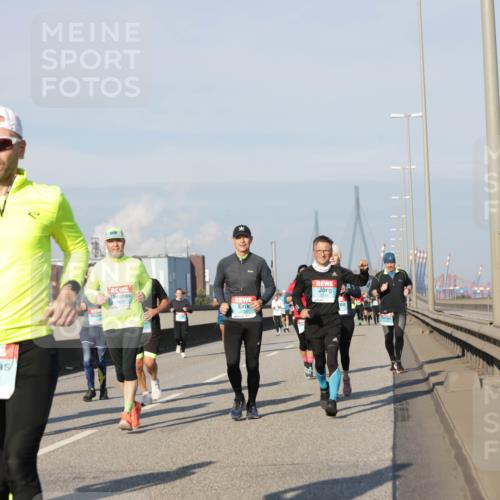 03.10.2025 - Köhlbrandbrückenlauf Jannik Wohlers http://msf.ph/oto/9080034 03.10.2025 09:53:46 Position 3 2942, 1409 meine-sportfotos.de