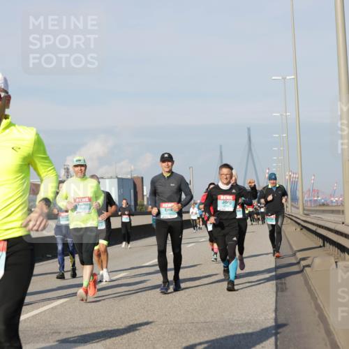 03.10.2025 - Köhlbrandbrückenlauf Jannik Wohlers http://msf.ph/oto/9080042 03.10.2025 09:53:46 Position 3 2942, 1409 meine-sportfotos.de