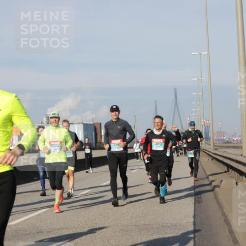 03.10.2025 - Köhlbrandbrückenlauf Jannik Wohlers http://msf.ph/oto/9080056 03.10.2025 09:53:46 Position 3 2942, 1409 meine-sportfotos.de