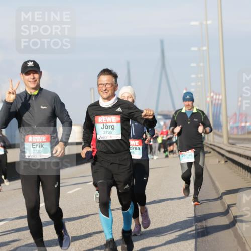 03.10.2025 - Köhlbrandbrückenlauf Jannik Wohlers http://msf.ph/oto/9080082 03.10.2025 09:53:47 Position 3 3641, 2735, 2736, 55 meine-sportfotos.de