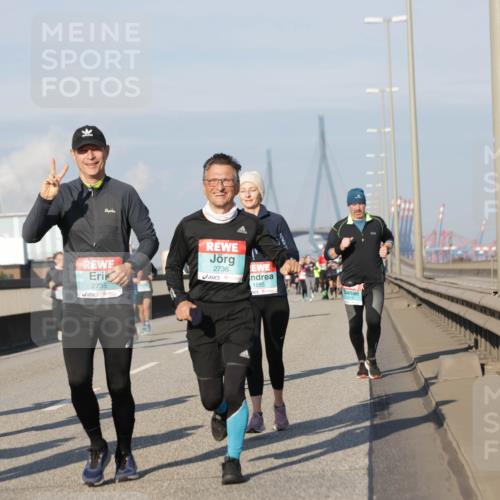 03.10.2025 - Köhlbrandbrückenlauf Jannik Wohlers http://msf.ph/oto/9080112 03.10.2025 09:53:48 Position 3 2735, 2736, 3641, 1555 meine-sportfotos.de