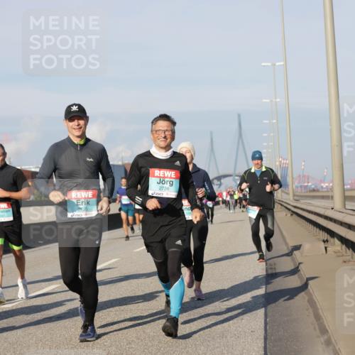 03.10.2025 - Köhlbrandbrückenlauf Jannik Wohlers http://msf.ph/oto/9080147 03.10.2025 09:53:48 Position 3 2735, 2736 meine-sportfotos.de