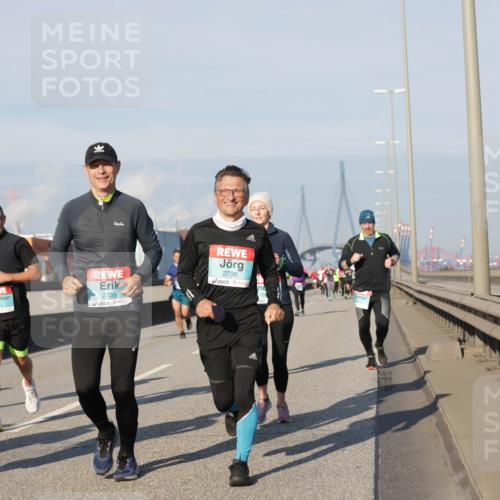 03.10.2025 - Köhlbrandbrückenlauf Jannik Wohlers http://msf.ph/oto/9080153 03.10.2025 09:53:48 Position 3 2735, 2736 meine-sportfotos.de