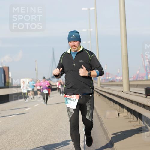 03.10.2025 - Köhlbrandbrückenlauf Jannik Wohlers http://msf.ph/oto/9080196 03.10.2025 09:53:51 Position 3 61, 6, 1876 meine-sportfotos.de